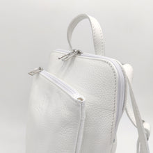 Cargar imagen en el visor de la galería, Mochila de piel blanca Mikonos