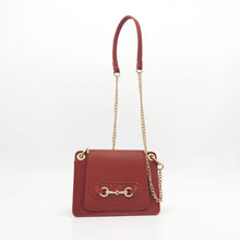 Cargar imagen en el visor de la galería, Bolso de piel con cadena Géminis, de LaNievina, con adorno metálico en el frontal y asa de cadena con hombrera, con asa larga