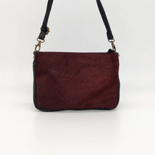Cargar imagen en el visor de la galerÃa, Bolso bandolera pequeña pelo potro con cremallera burdeos