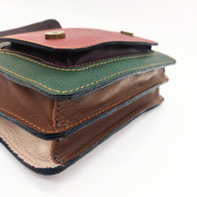 Cargar imagen en el visor de la galería, Bolso Satchel de piel de colores OSLO de LaNievina. Multicolor, cerrado con clips y varios compartimentos. Asa corta para mano y larga para bandolera. Fond piel de coloreso