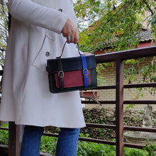 Cargar imagen en el visor de la galería, Bolso Satchel de piel de colores OSLO de LaNievina. Multicolor, cerrado con clips y varios compartimentos. Asa corta para mano y larga para bandolera. Modelo