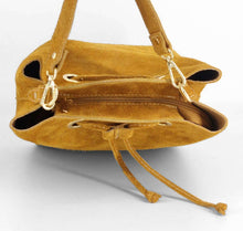 Cargar imagen en el visor de la galería, Bolso bombonera de ante con cordón
