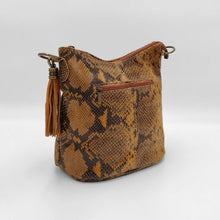 Cargar imagen en el visor de la galería, Bolso de hombro en piel de vacuno efecto serpiente
