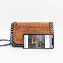 Cargar imagen en el visor de la galería, Bolso de piel con Cadenas
