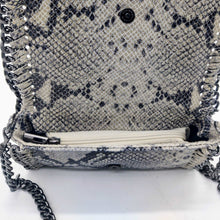 Cargar imagen en el visor de la galería, Bolso de piel con Cadenas

