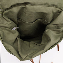 Cargar imagen en el visor de la galería, Mochila de papel trenzado

