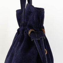 Cargar imagen en el visor de la galería, Bolso shopper con cordones azul marino detalle. LaNievina
